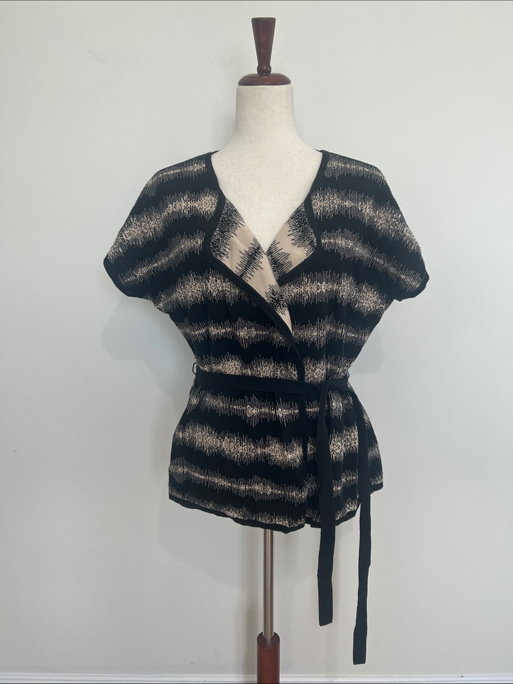 Pendleton Women’s Black and Cream Short Sleeve Wrap Knit Top Size Large XL EUC